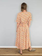 Laden Sie das Bild in den Galerie-Viewer, Orangenes Kleid Vintage