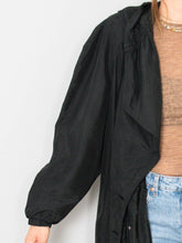 Laden Sie das Bild in den Galerie-Viewer, Oversize Seidenmantel Schwarz
