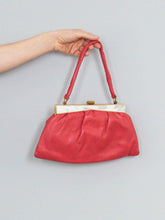 Laden Sie das Bild in den Galerie-Viewer, Pinke Clutch Leder