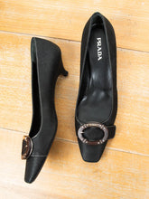 Laden Sie das Bild in den Galerie-Viewer, Prada Schuhe Secondhand