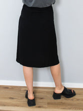 Laden Sie das Bild in den Galerie-Viewer, Prada Rock Secondhand