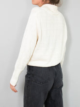 Laden Sie das Bild in den Galerie-Viewer, Pullover Creme Vintage