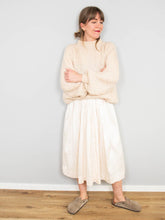 Laden Sie das Bild in den Galerie-Viewer, Seidenrock Cremeweiß