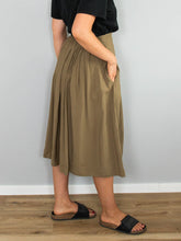 Laden Sie das Bild in den Galerie-Viewer, Midirock Khaki