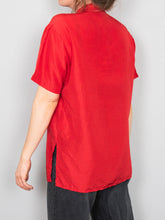 Laden Sie das Bild in den Galerie-Viewer, Rote Seidenbluse Vintage
