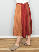 Laden Sie das Bild in den Galerie-Viewer, Seidenrock Rostrot