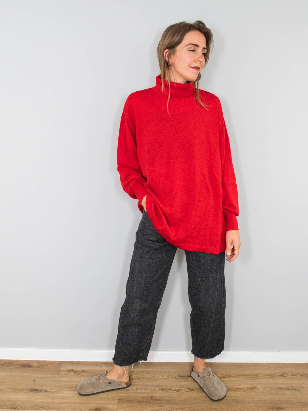 Roter Rollkragenpullover