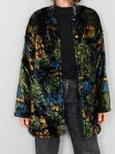 Laden Sie das Bild in den Galerie-Viewer, Samtjacke Schwarz Blumen