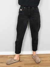 Laden Sie das Bild in den Galerie-Viewer, Schwarze High Waist Jeans