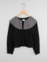 Laden Sie das Bild in den Galerie-Viewer, Schwarze Vintage Bluse