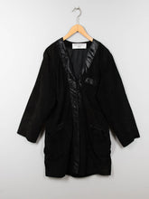 Laden Sie das Bild in den Galerie-Viewer, Schwarze Wildlederjacke Vintage