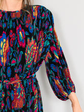 Laden Sie das Bild in den Galerie-Viewer, Schwarzes Plisseekleid