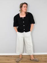 Laden Sie das Bild in den Galerie-Viewer, Cropped Bluse Schwarz