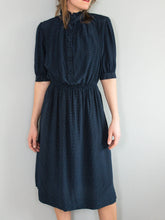 Laden Sie das Bild in den Galerie-Viewer, Seidenkleid Marine
