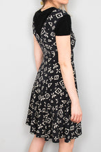 Laden Sie das Bild in den Galerie-Viewer, Seidenkleid Schwarz