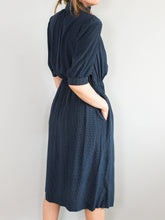 Laden Sie das Bild in den Galerie-Viewer, Seidenkleid Vintage