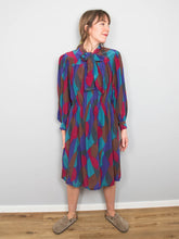 Laden Sie das Bild in den Galerie-Viewer, Seidenkleid Schluppe