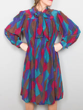 Laden Sie das Bild in den Galerie-Viewer, Seidenkleid Schluppe