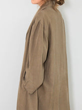 Laden Sie das Bild in den Galerie-Viewer, Seidenmantel 
Braun