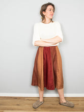 Laden Sie das Bild in den Galerie-Viewer, Seidenrock Rostrot