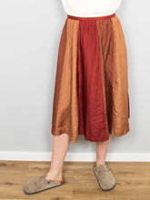 Laden Sie das Bild in den Galerie-Viewer, Seidenrock Rostrot
