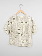 Laden Sie das Bild in den Galerie-Viewer, Seidenshirt Vintage