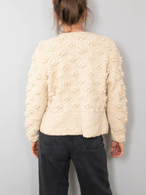 Laden Sie das Bild in den Galerie-Viewer, Strickjacke Vintage Beige