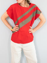 Laden Sie das Bild in den Galerie-Viewer, T-Shirt Vintage Rot