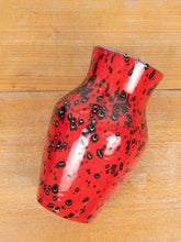 Laden Sie das Bild in den Galerie-Viewer, Vase Keramik Rot