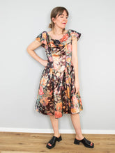 Laden Sie das Bild in den Galerie-Viewer, Vintage Abendkleider