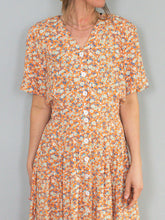 Laden Sie das Bild in den Galerie-Viewer, Vintage Blumenkleider