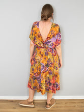 Laden Sie das Bild in den Galerie-Viewer, Vintage Blumenkleider