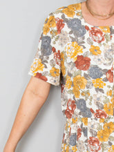 Laden Sie das Bild in den Galerie-Viewer, Vintage Blumenkleider