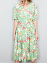 Laden Sie das Bild in den Galerie-Viewer, Vintage Blumenkleider online