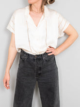 Laden Sie das Bild in den Galerie-Viewer, Vintage Bluse Seide