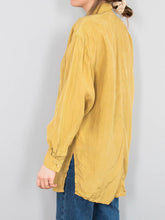 Laden Sie das Bild in den Galerie-Viewer, Vintage Blusen Seide