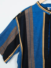 Laden Sie das Bild in den Galerie-Viewer, Vintage Blusen