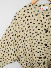 Laden Sie das Bild in den Galerie-Viewer, Vintage Blusen