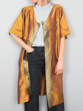 Laden Sie das Bild in den Galerie-Viewer, Vintage Kimono Seide