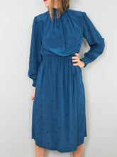 Laden Sie das Bild in den Galerie-Viewer, Vintage Kleid Seide