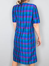 Laden Sie das Bild in den Galerie-Viewer, Vintage Kleid Seide