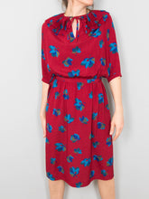 Laden Sie das Bild in den Galerie-Viewer, Vintage Kleider Rot