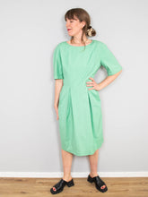 Laden Sie das Bild in den Galerie-Viewer, Vintage Kleider