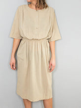 Laden Sie das Bild in den Galerie-Viewer, Vintage Kleider