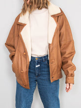 Laden Sie das Bild in den Galerie-Viewer, Vintage Lammfelljacke