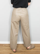 Laden Sie das Bild in den Galerie-Viewer, Vintage Lederhose