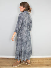 Laden Sie das Bild in den Galerie-Viewer, Vintage Maxikleider Seide