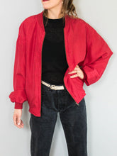 Laden Sie das Bild in den Galerie-Viewer, Seidenblouson Rot
