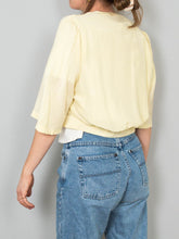 Laden Sie das Bild in den Galerie-Viewer, Vintage Seidenbluse Gelb