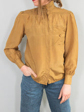 Laden Sie das Bild in den Galerie-Viewer, Vintage Seidenbluse Gold